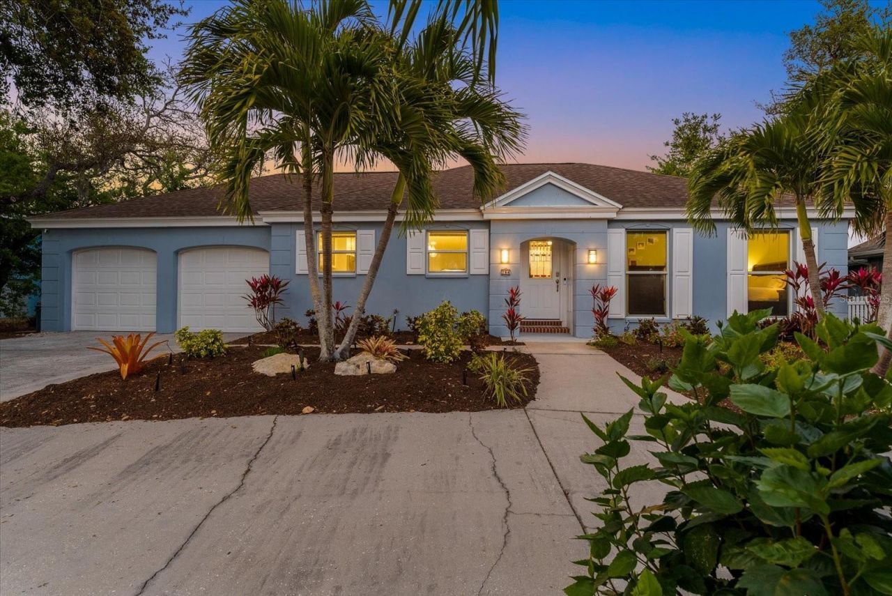 704 Tropical Circle, Sarasota, FL 34242 Photo