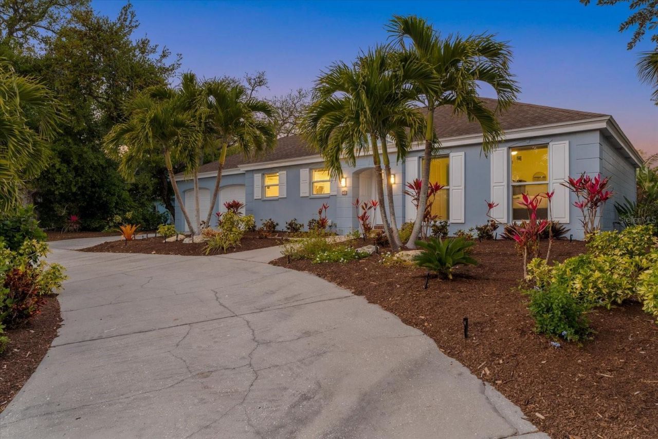 704 Tropical Circle, Sarasota, FL 34242 Photo