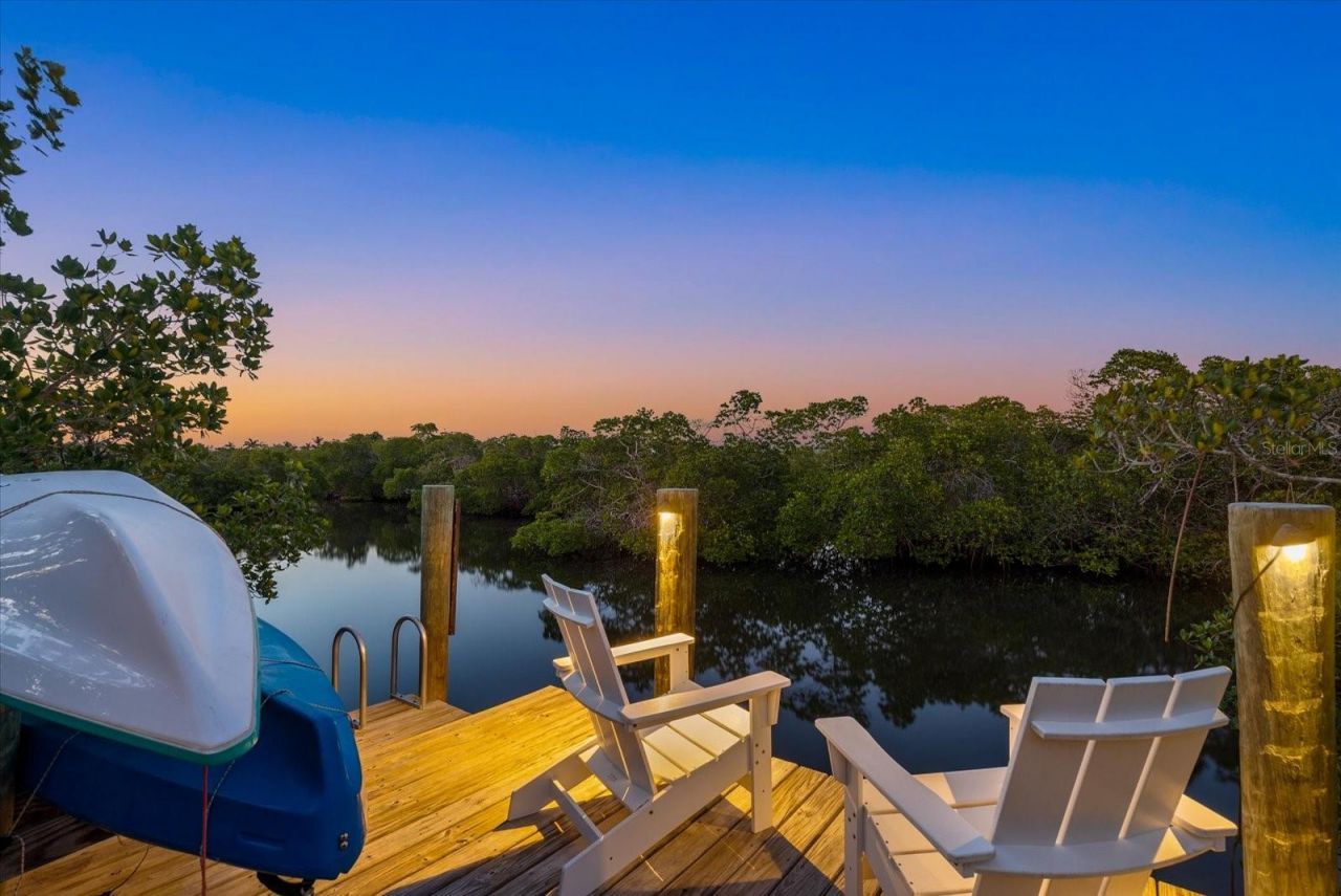 704 Tropical Circle, Sarasota, FL 34242 Photo