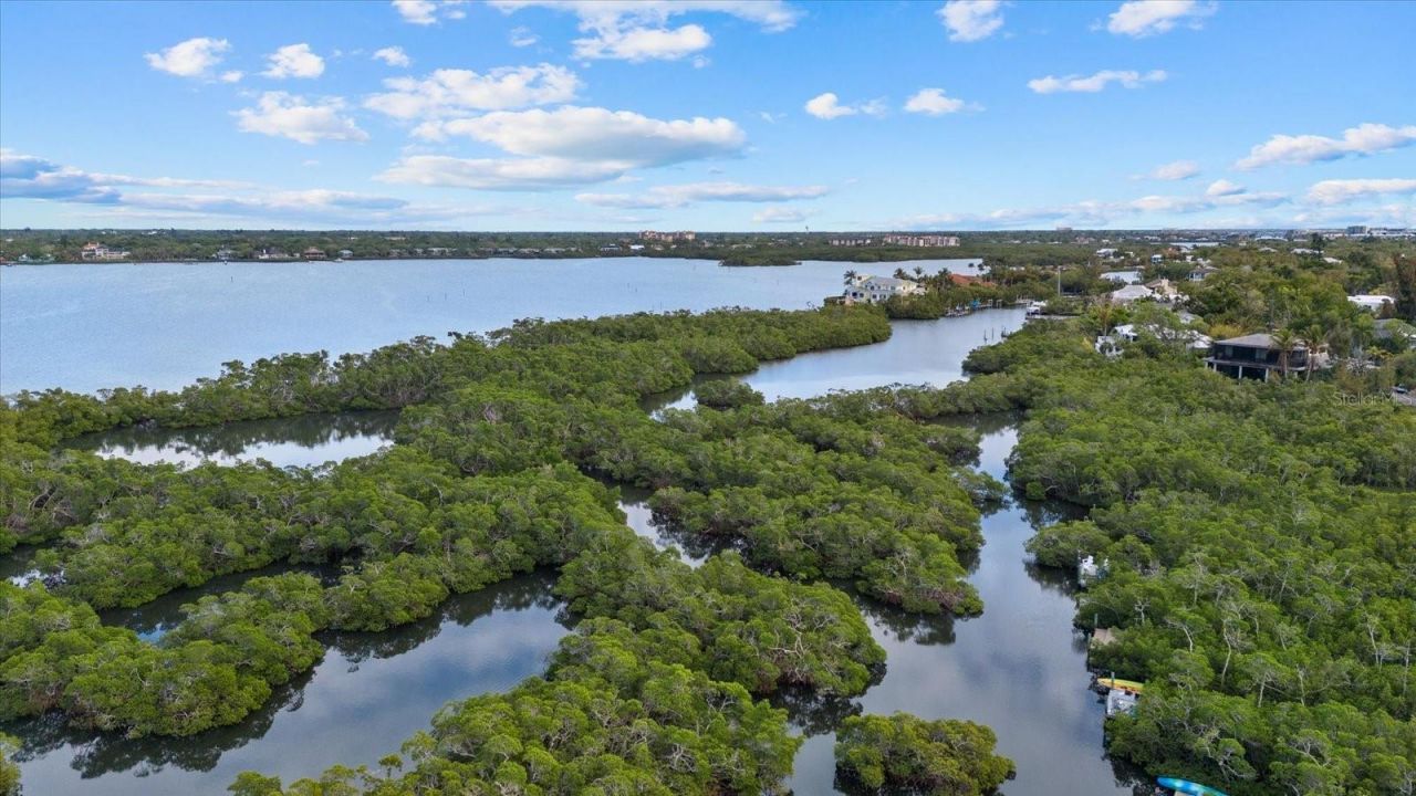 704 Tropical Circle, Sarasota, FL 34242 Photo