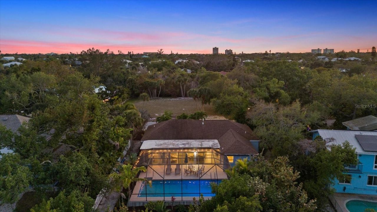 704 Tropical Circle, Sarasota, FL 34242 Photo