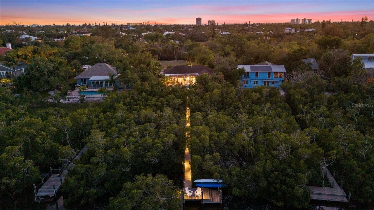 704 Tropical Circle, Sarasota, FL 34242 Photo