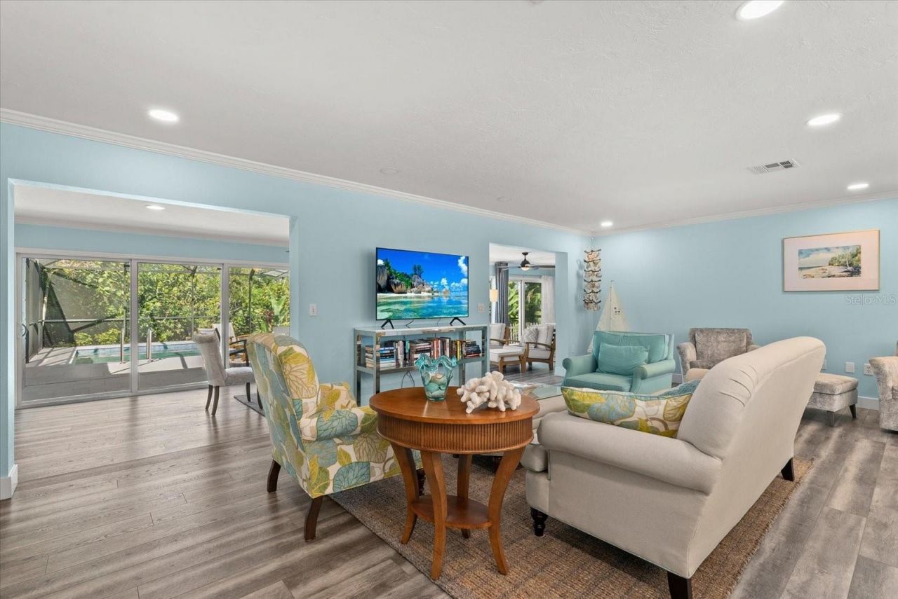 704 Tropical Circle, Sarasota, FL 34242 Photo