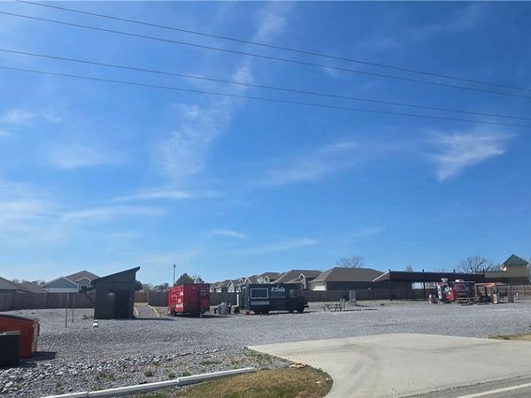 501 NW Highfill Street , Gentry, AR 72734