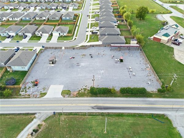 501 NW Highfill Street, Gentry, AR 72734