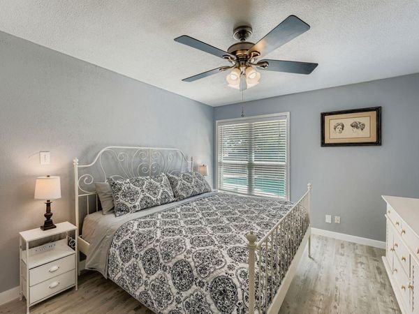 1121 Stoneoak LN, Austin, TX 78745