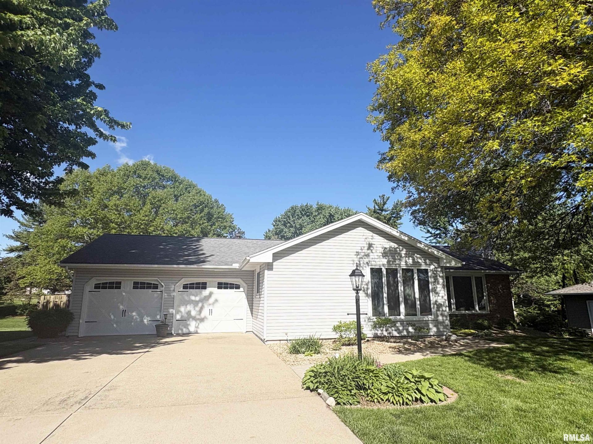311 Whispering Oaks Drive, Germantown Hills, IL 61548 Main Photo