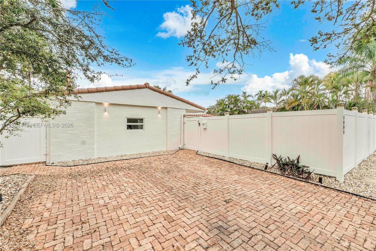 1801 NE 20th St, Fort Lauderdale, FL 33305 Photo