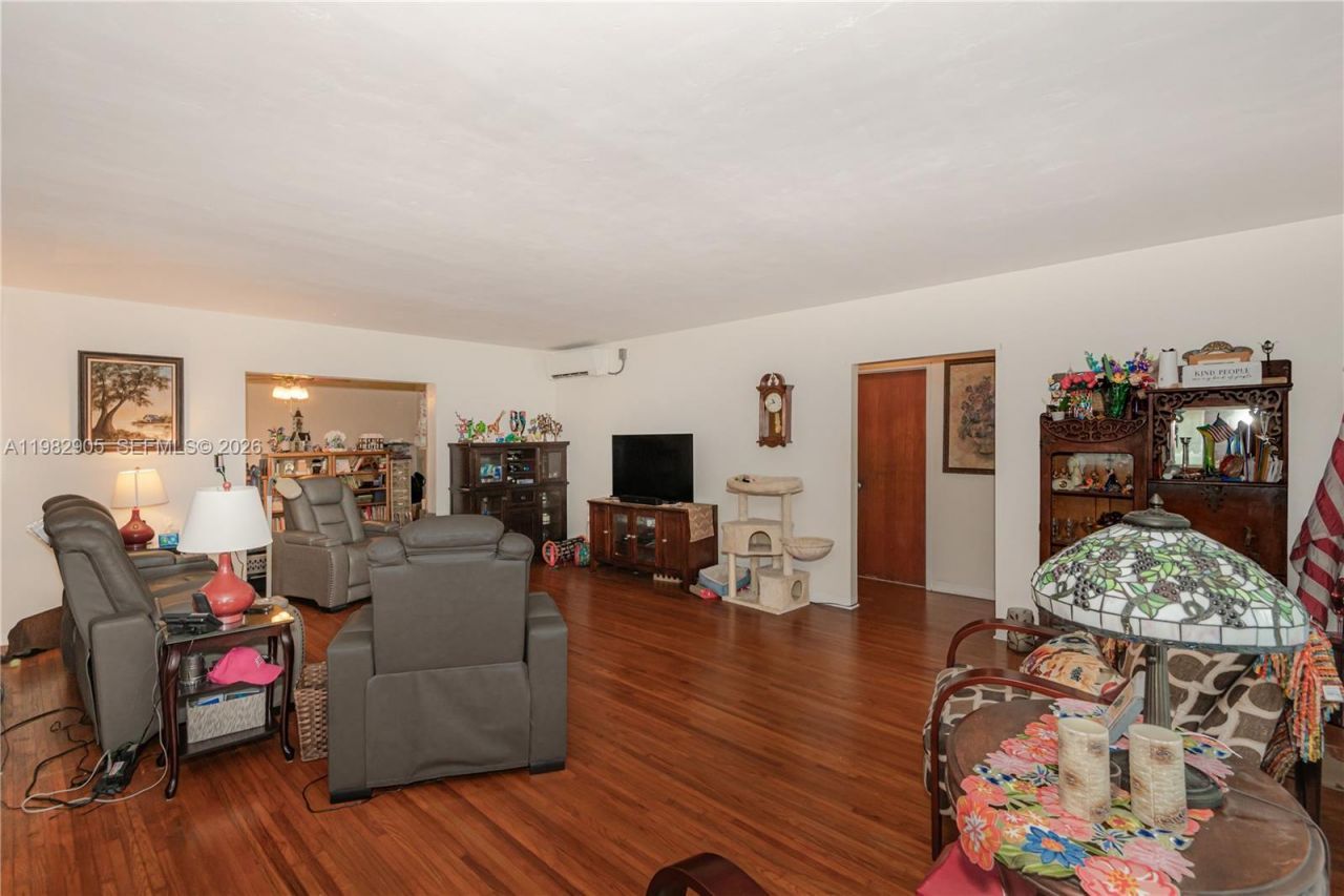 5651 NW 3rd St , Miami, FL 33126 Photo