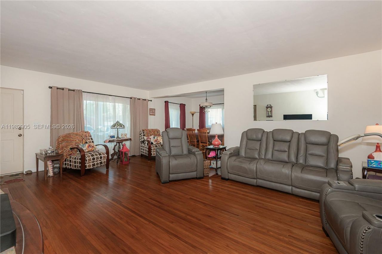 5651 NW 3rd St , Miami, FL 33126 Photo