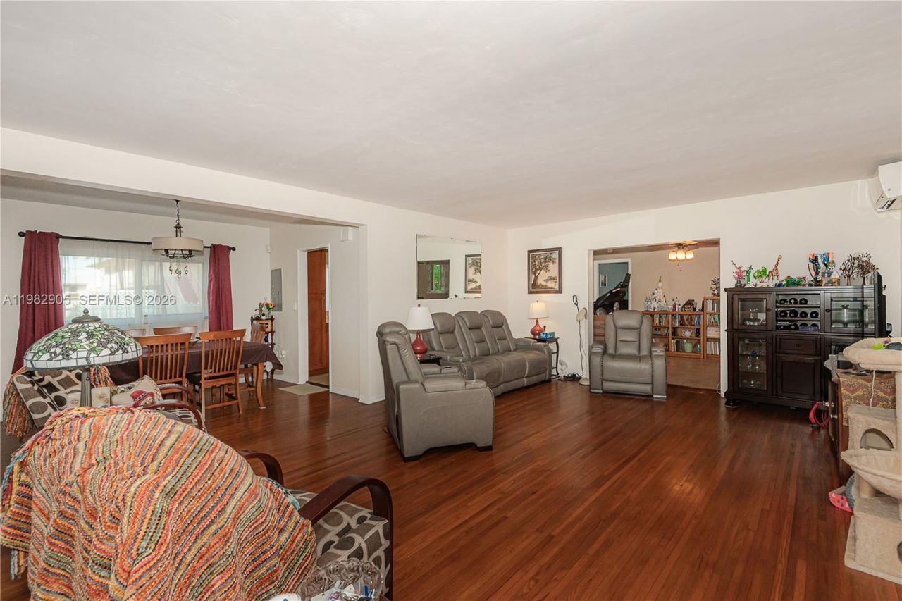 5651 NW 3rd St , Miami, FL 33126 Photo