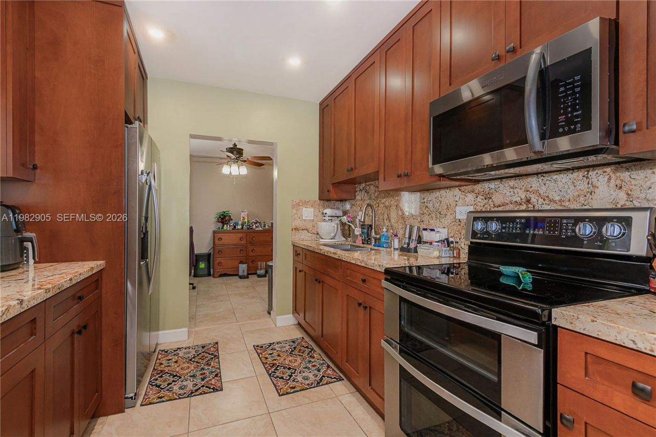 5651 NW 3rd St , Miami, FL 33126 Photo