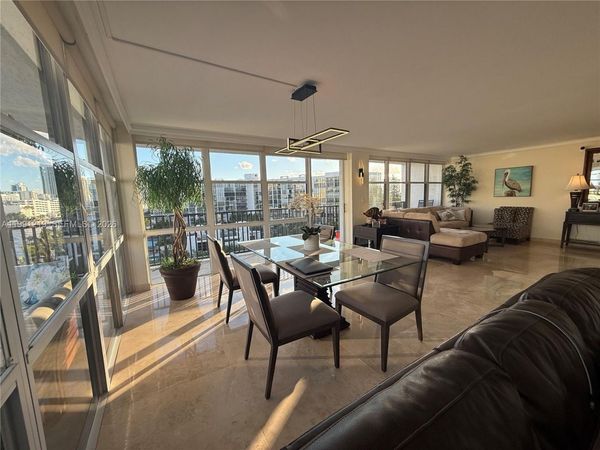 1000 Parkview Dr, Unit 720, Hallandale Beach, FL 33009