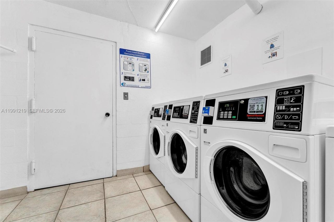 1000 Parkview Dr, Unit 720, Hallandale Beach, FL 33009 Photo