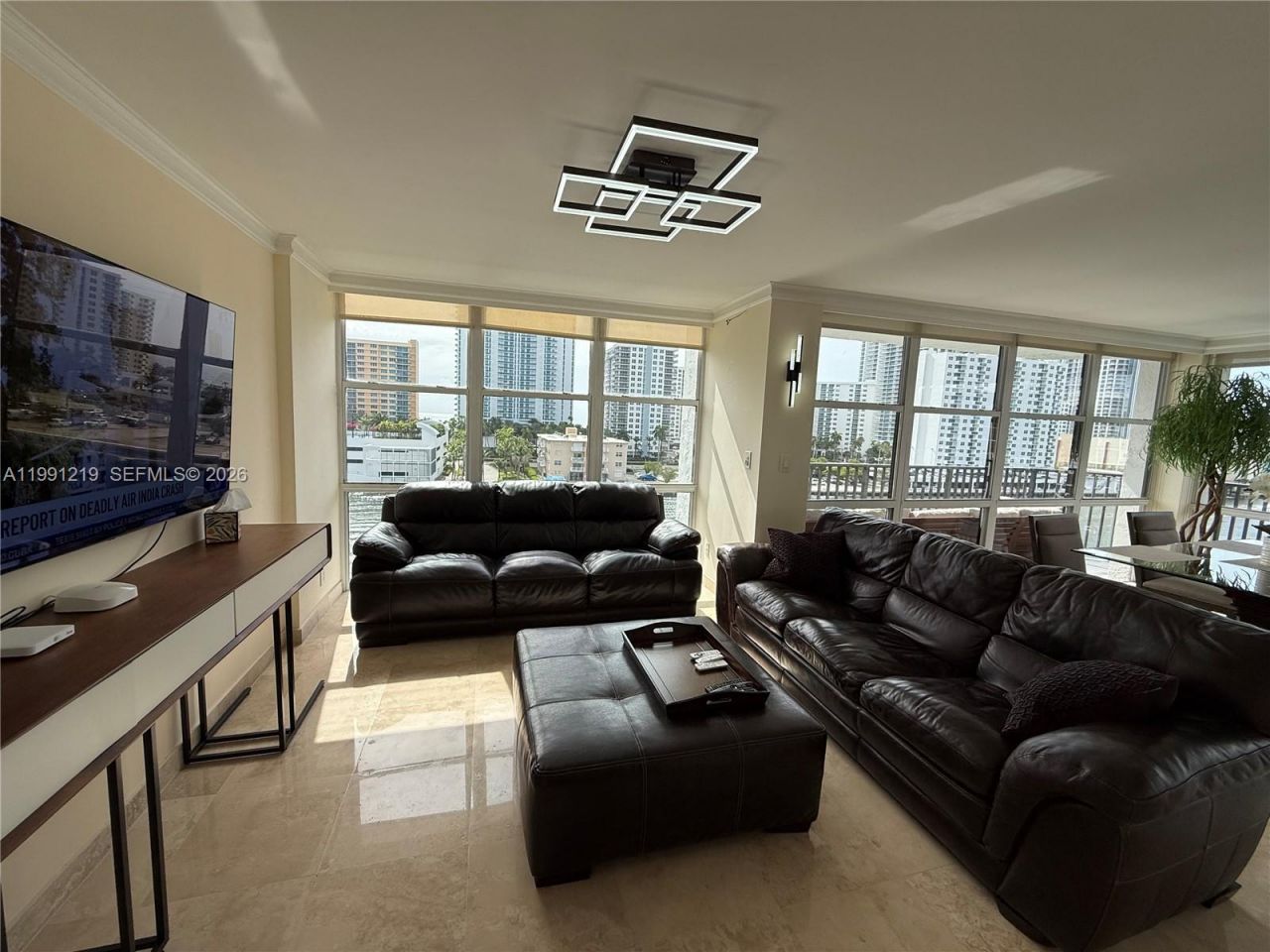 1000 Parkview Dr, Unit 720, Hallandale Beach, FL 33009 Photo