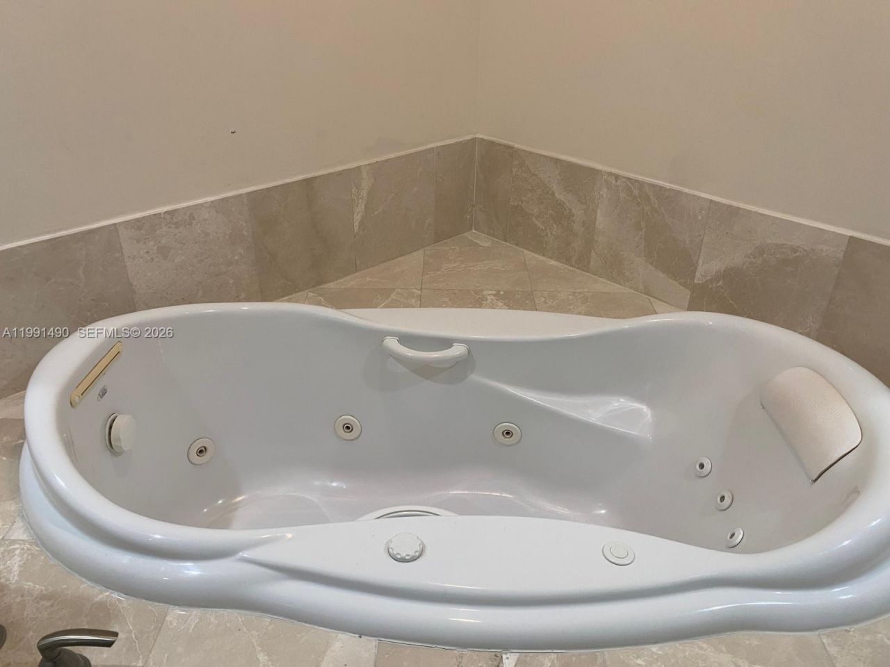 15051 Royal Oaks Ln, Unit 1705, North Miami, FL 33181 Photo