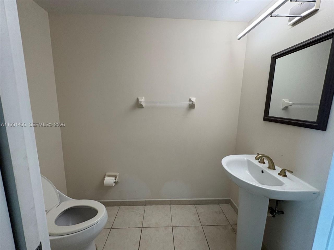 15051 Royal Oaks Ln, Unit 1705, North Miami, FL 33181 Photo