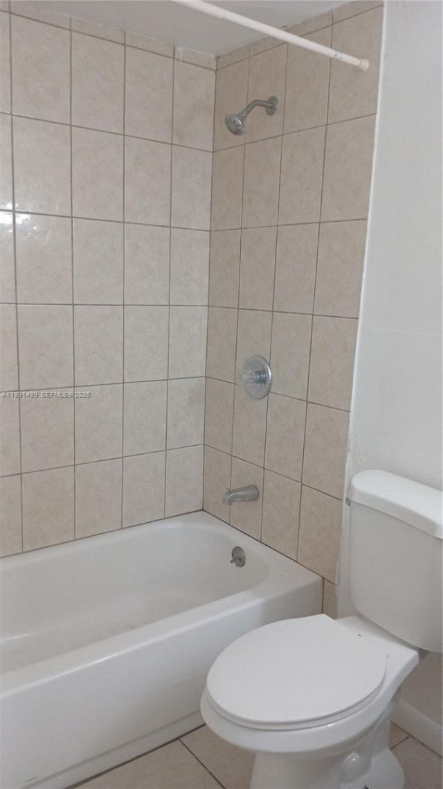 3610 NW 21st St , Unit 313, Lauderdale Lakes, FL 33311 Photo