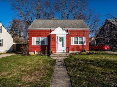 32 Parkside Court, Buffalo, NY 14214