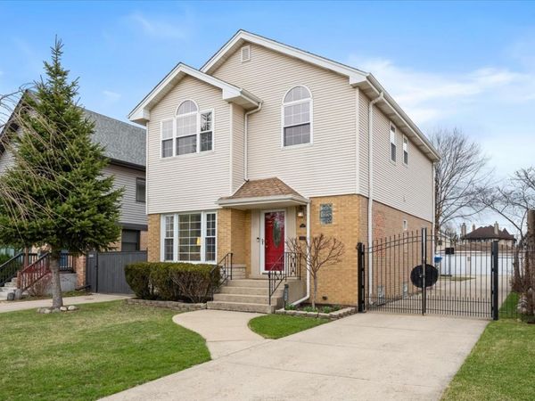 5877 N Central Avenue , Chicago, IL 60646