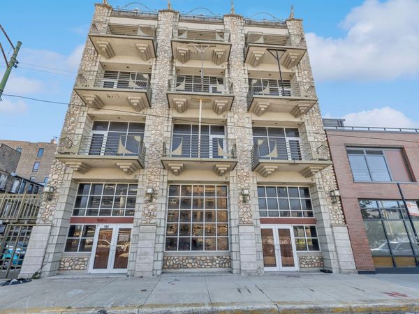 165 N May Street , Chicago, IL 60607