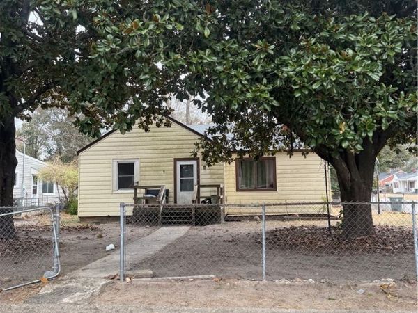 124 W Circle Court, Fayetteville, NC 28301