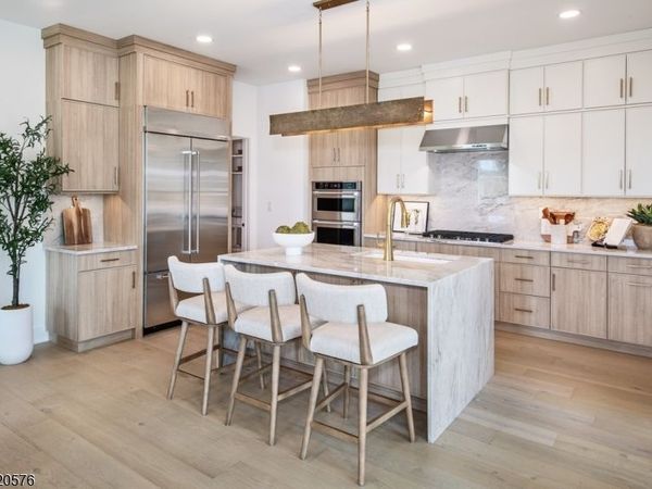 3 Blackmoor Ln, Randolph, NJ 07869