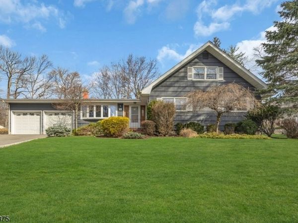 25 Greenwich Rd, Edison, NJ 08820