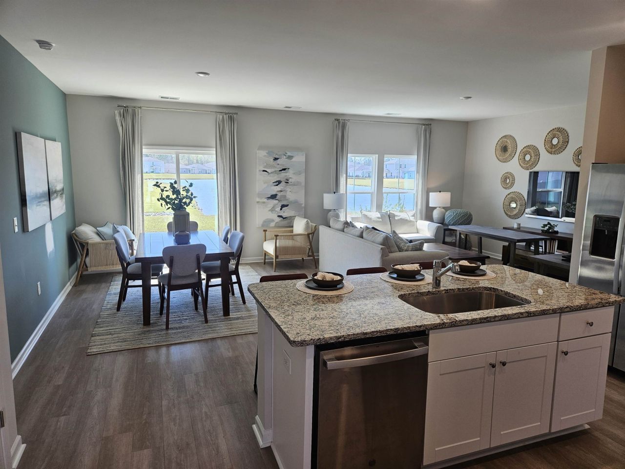 523 Havasu St. Photo 4