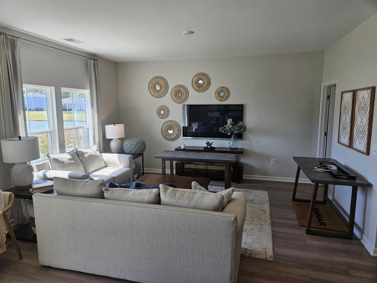 523 Havasu St. Photo 6