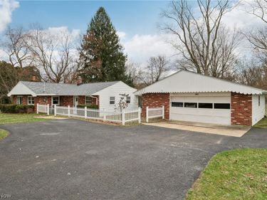 402 Yager Road, New Franklin, OH 44216