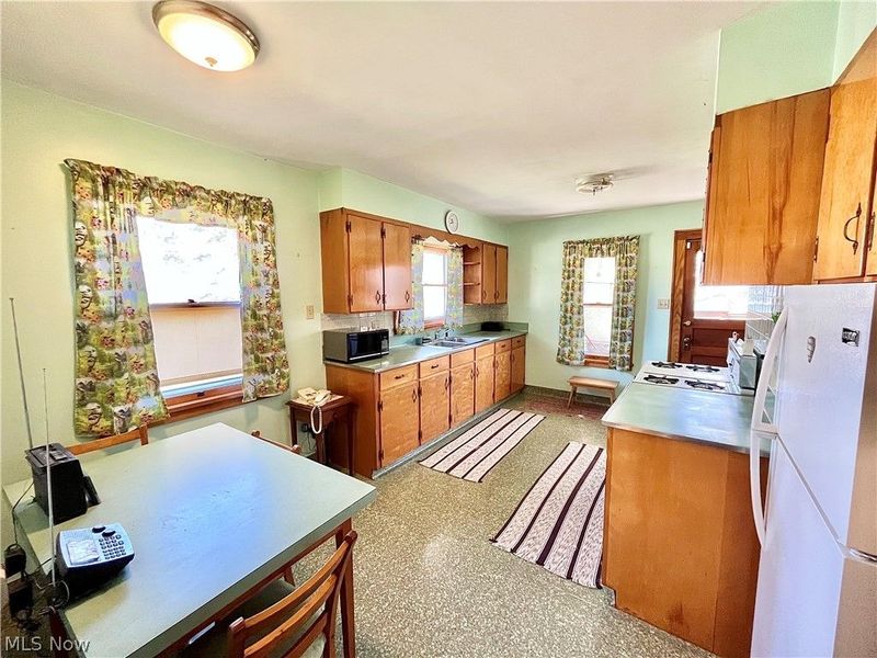 716 Grove Street, Conneaut, OH 44030 Photo 2