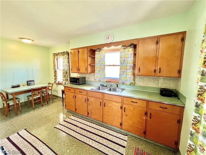 716 Grove Street, Conneaut, OH 44030 Photo 3