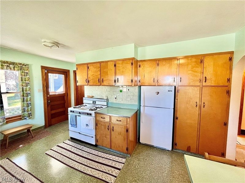 716 Grove Street, Conneaut, OH 44030 Photo 4