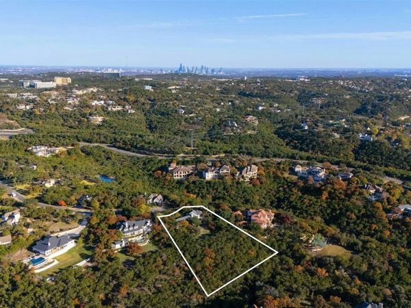 712 Furlong DR , Austin, TX 78746