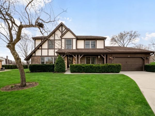 1341 Trinity Place , Libertyville, IL 60048