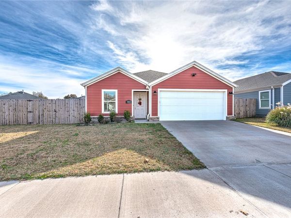 5813 W Greens Chapel Road , Fayetteville, AR 72704