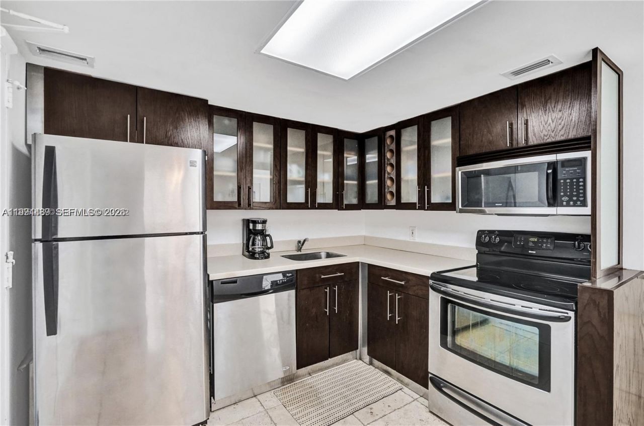 5151 Collins Ave, Unit 1035, Miami Beach, FL 33140 Photo