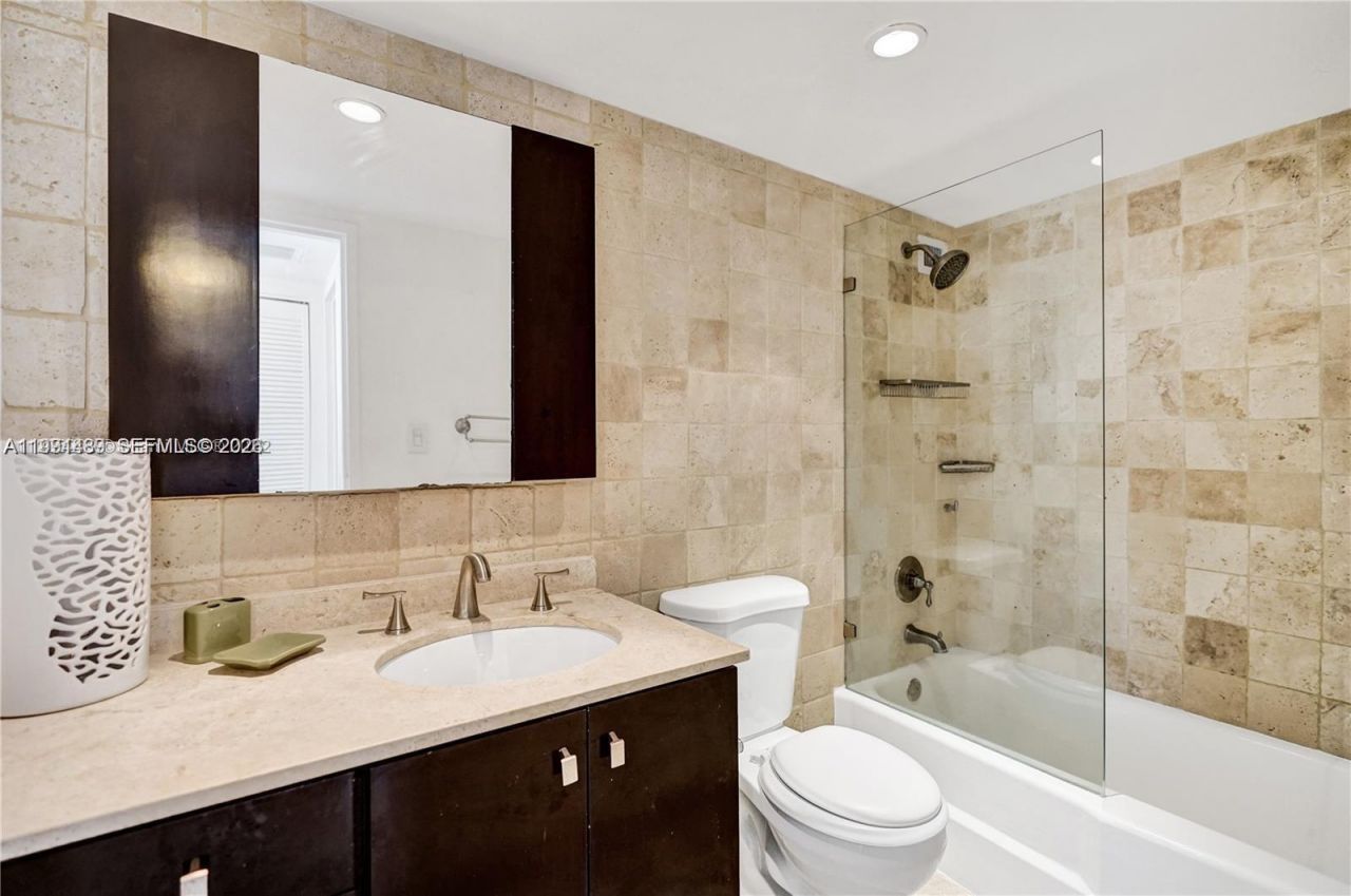 5151 Collins Ave, Unit 1035, Miami Beach, FL 33140 Photo