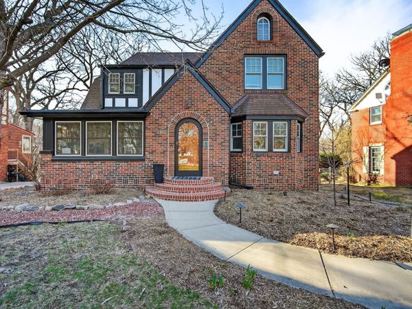 6012 N Waterbury Road, Des Moines, IA 50312