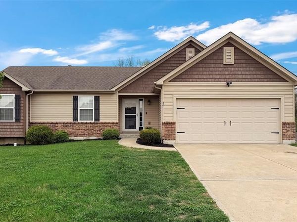 46 Stone Bridge Drive, Moscow Mills, MO 63362