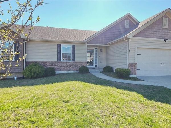 46 Stone Bridge Drive, Moscow Mills, MO 63362