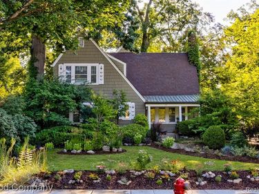 19 Oakdale Boulevard, Pleasant Ridge, MI 48069