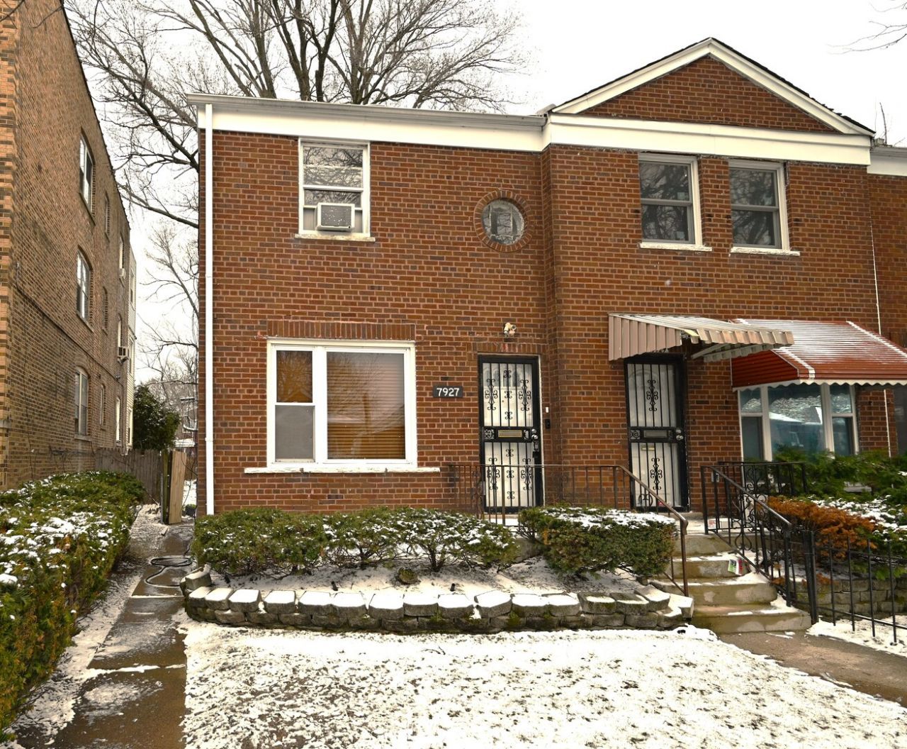 7927 S Jeffery Boulevard, Chicago, IL 60617 Main Photo
