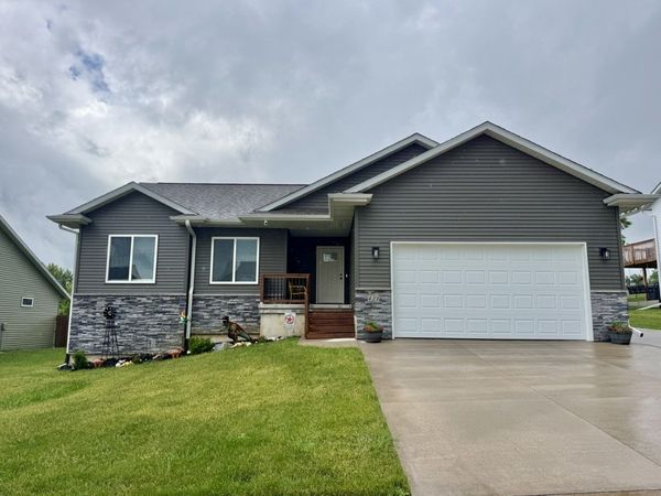 425 Galileo Drive, Riverside, IA 52327
