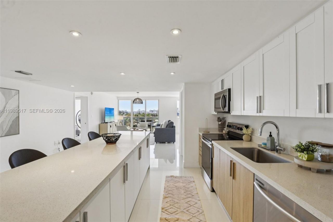 1100 100th St , Unit 703, Bay Harbor Islands, FL 33154 Photo