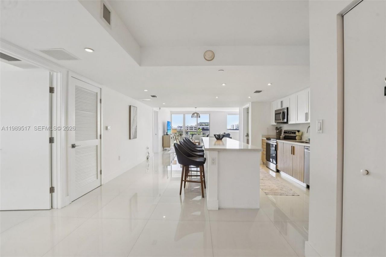 1100 100th St , Unit 703, Bay Harbor Islands, FL 33154 Photo