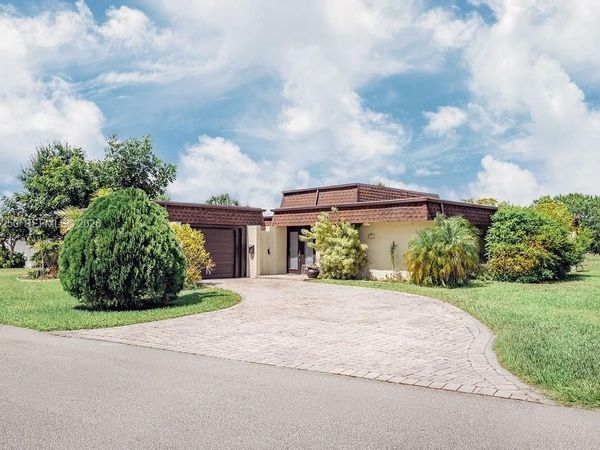 5311 Banyan Ln, Tamarac, FL 33319