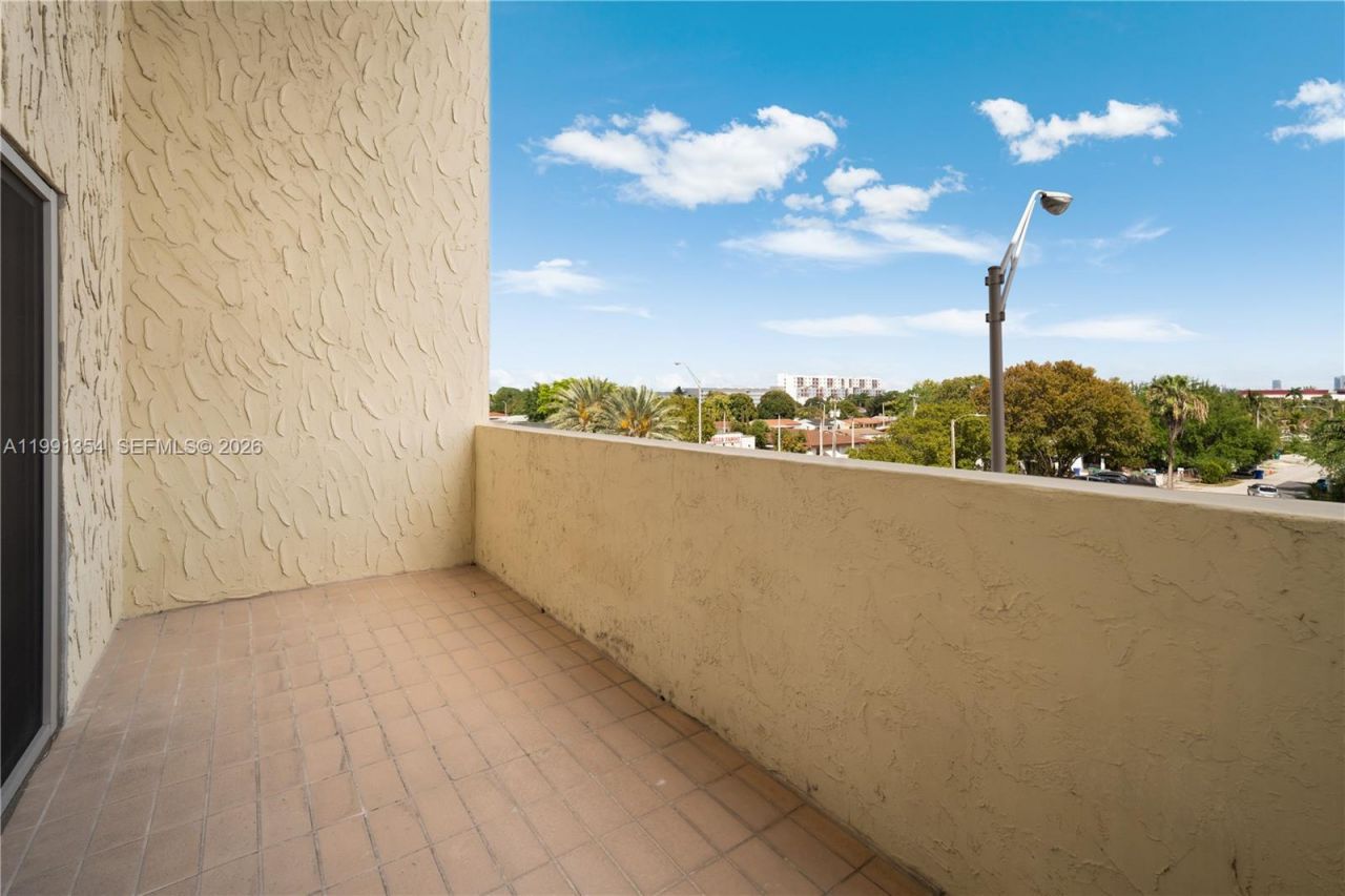 300 NW 42nd Ave , Unit 409, Miami, FL 33126 Photo