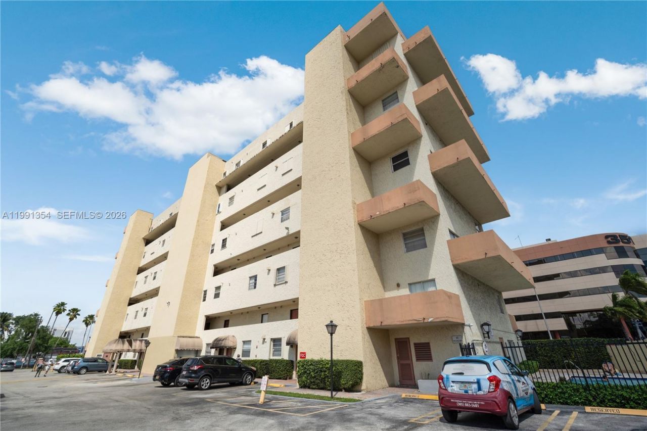 300 NW 42nd Ave , Unit 409, Miami, FL 33126 Photo
